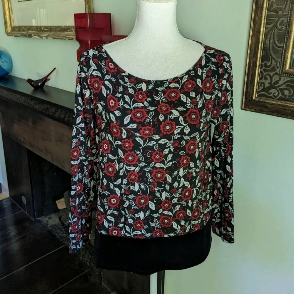 J.Jill Wearever Collection Small Petite Velvet Trimmed Floral Top Black Red 95